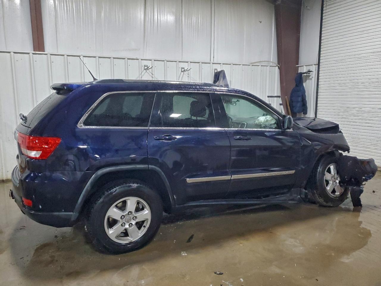 2011 JEEP GRAND CHEROKEE LAREDO photo 3