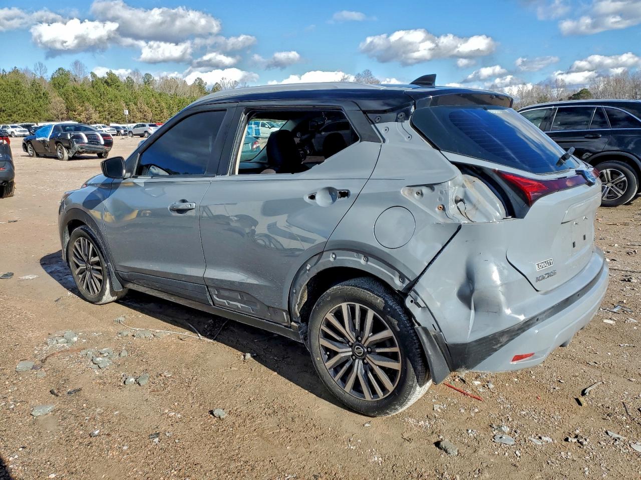 2021 NISSAN KICKS SV photo 2