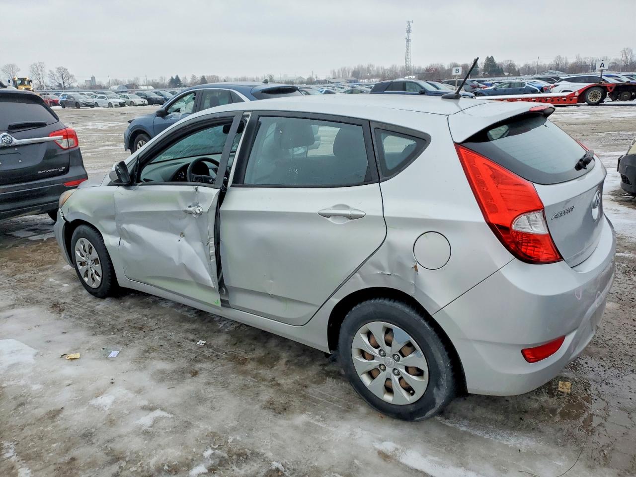 2016 HYUNDAI ACCENT SE photo 2