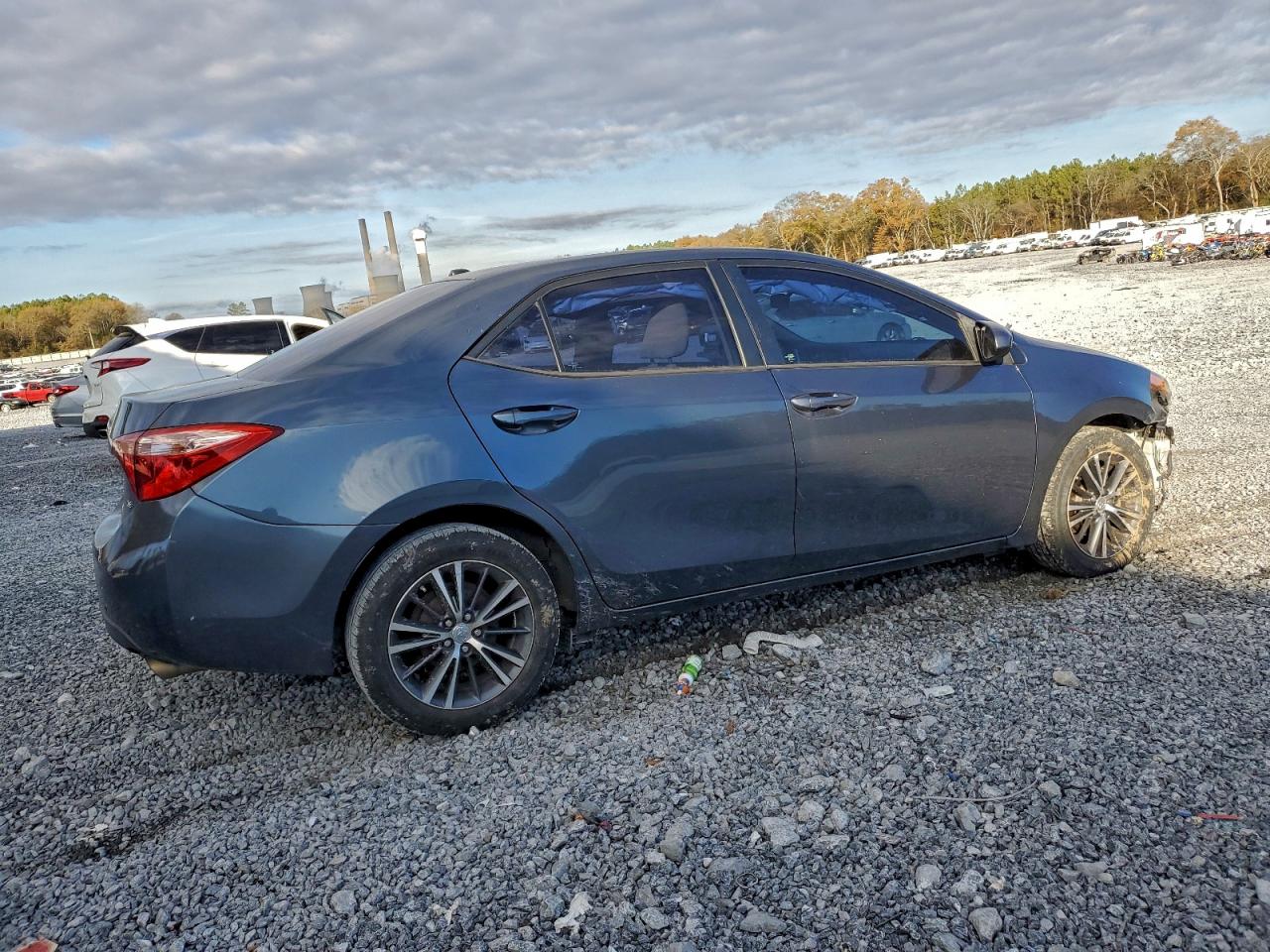 2017 TOYOTA COROLLA L photo 3