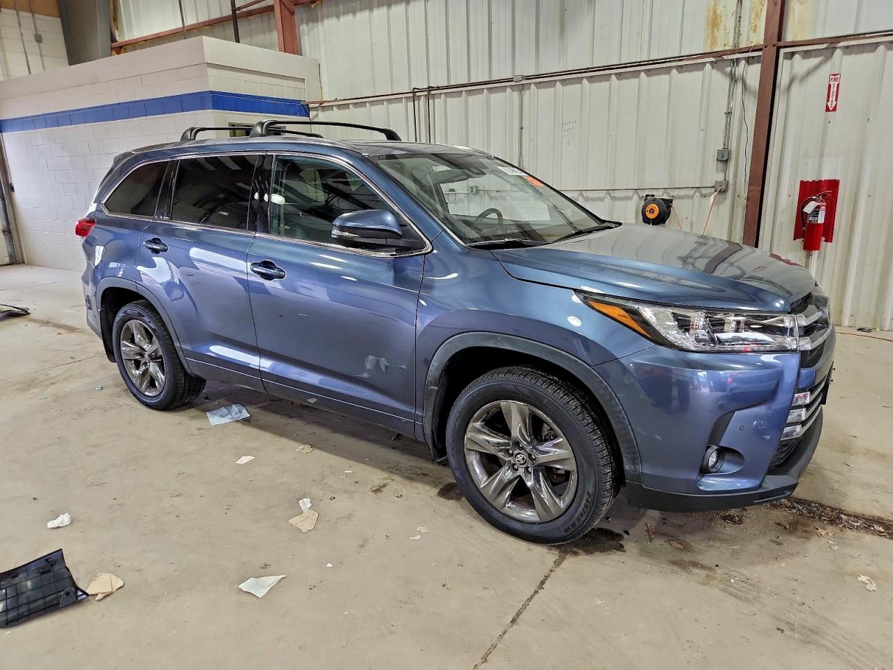 2019 TOYOTA HIGHLANDER LIMITED photo 10