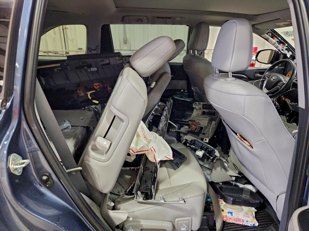2019 TOYOTA HIGHLANDER LIMITED photo 31