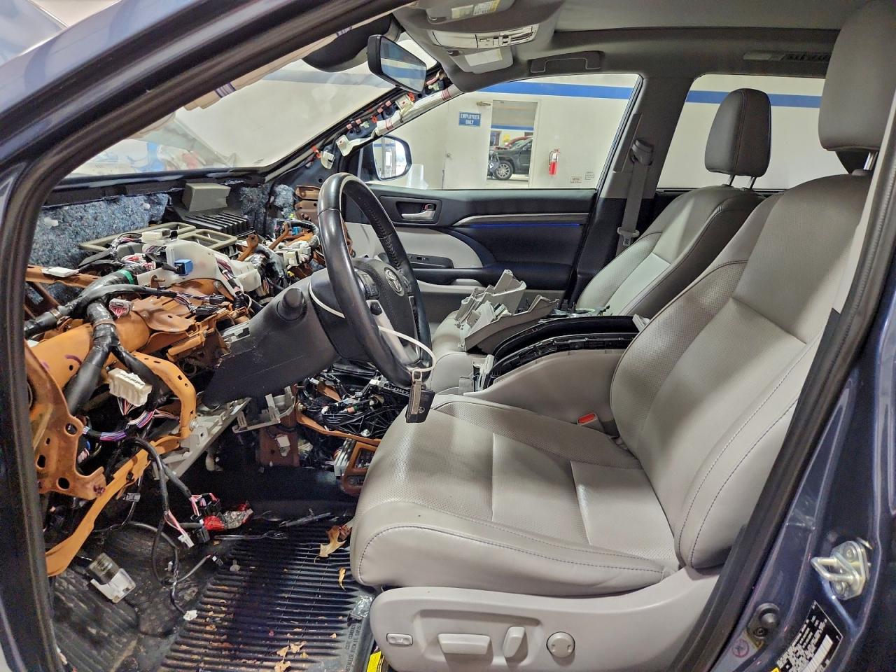 2019 TOYOTA HIGHLANDER LIMITED photo 19