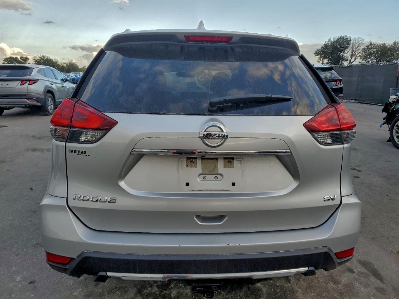 2018 NISSAN ROGUE S photo 6
