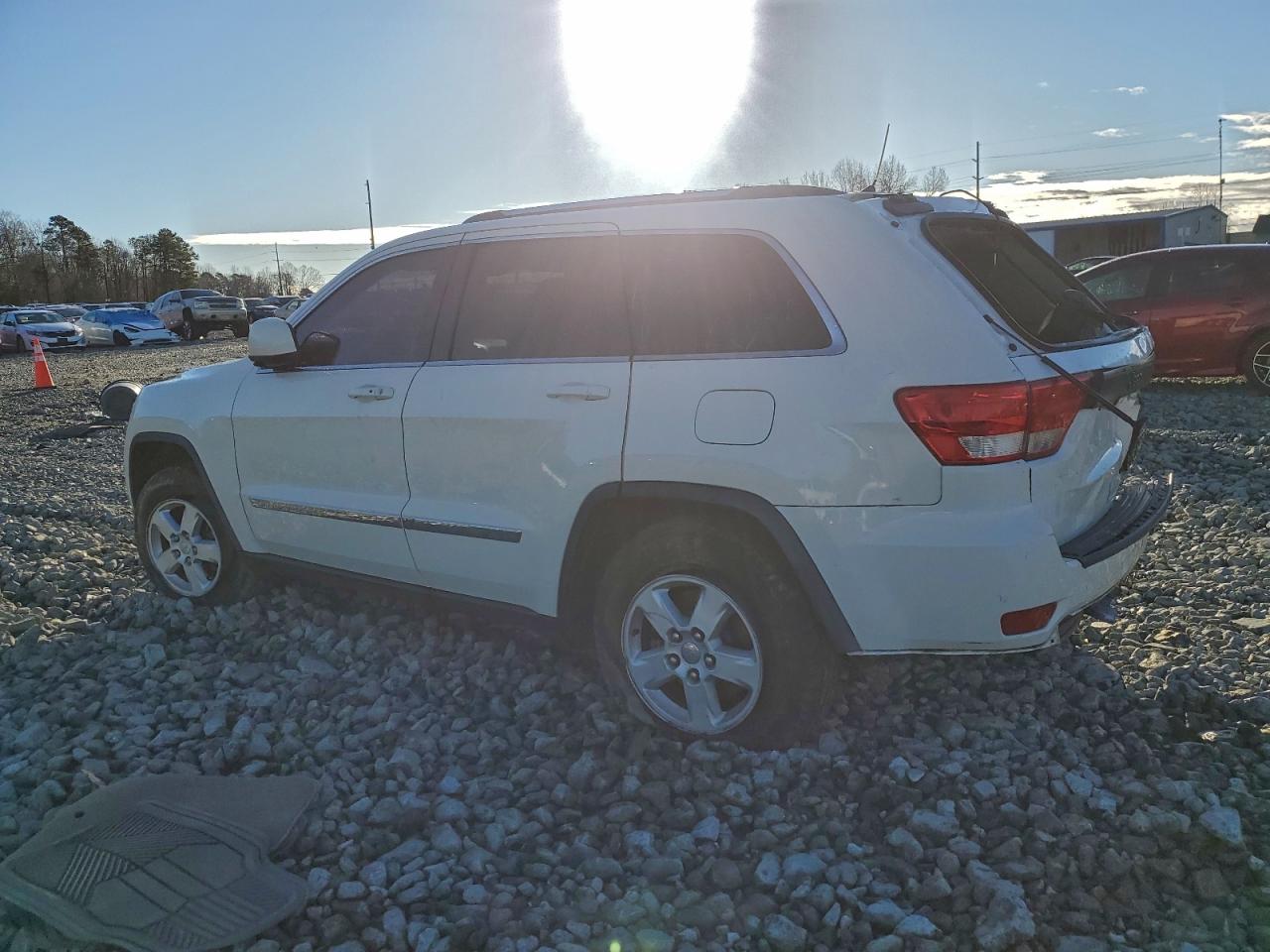 2012 JEEP GRAND CHEROKEE LAREDO photo 3