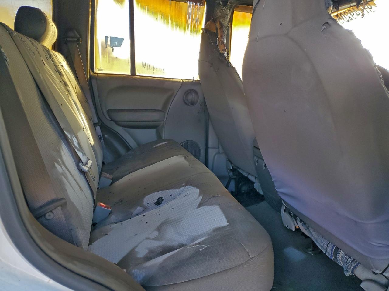 2004 JEEP LIBERTY SPORT photo 10