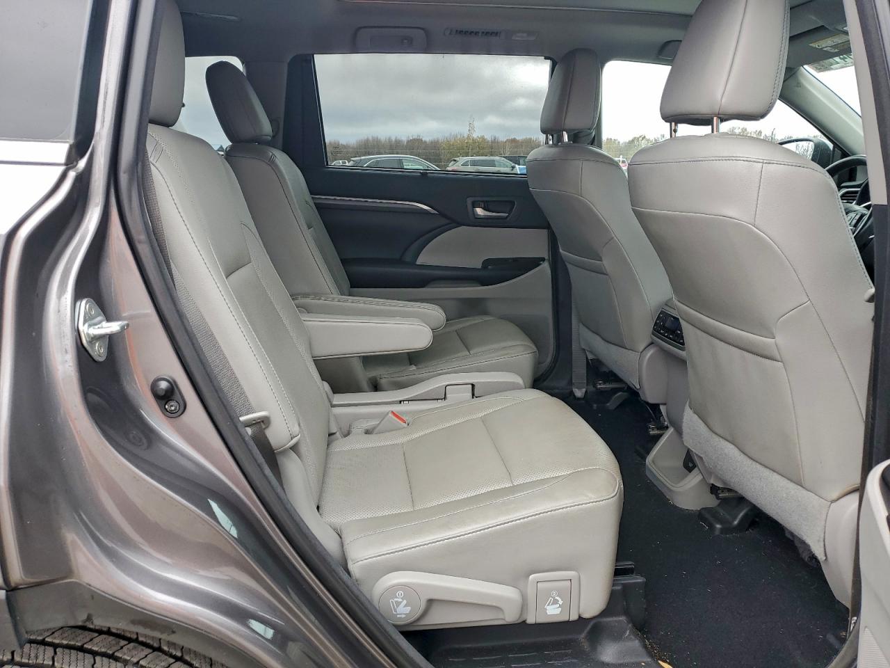 2018 TOYOTA HIGHLANDER LIMITED photo 11