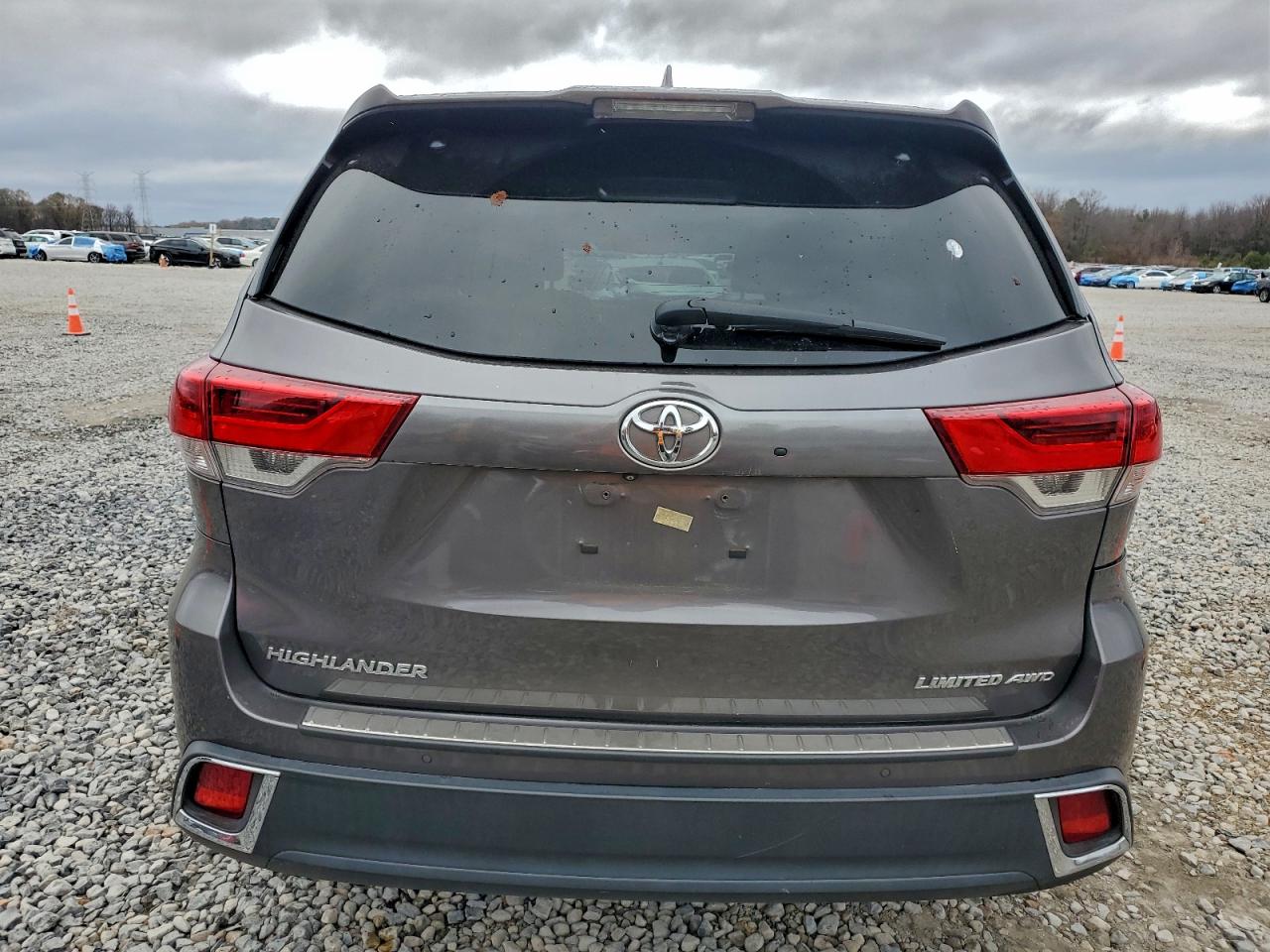 2018 TOYOTA HIGHLANDER LIMITED photo 6