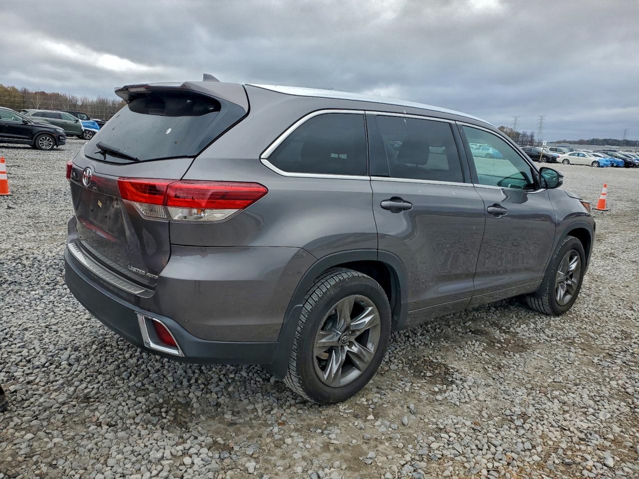 2018 TOYOTA HIGHLANDER LIMITED photo 3