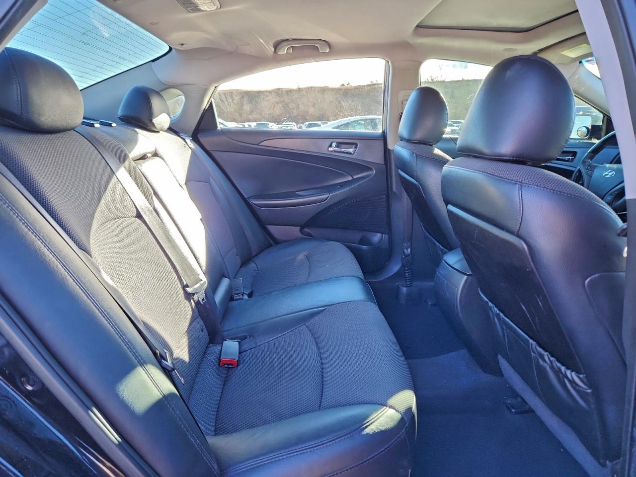 2013 HYUNDAI SONATA SE photo 10