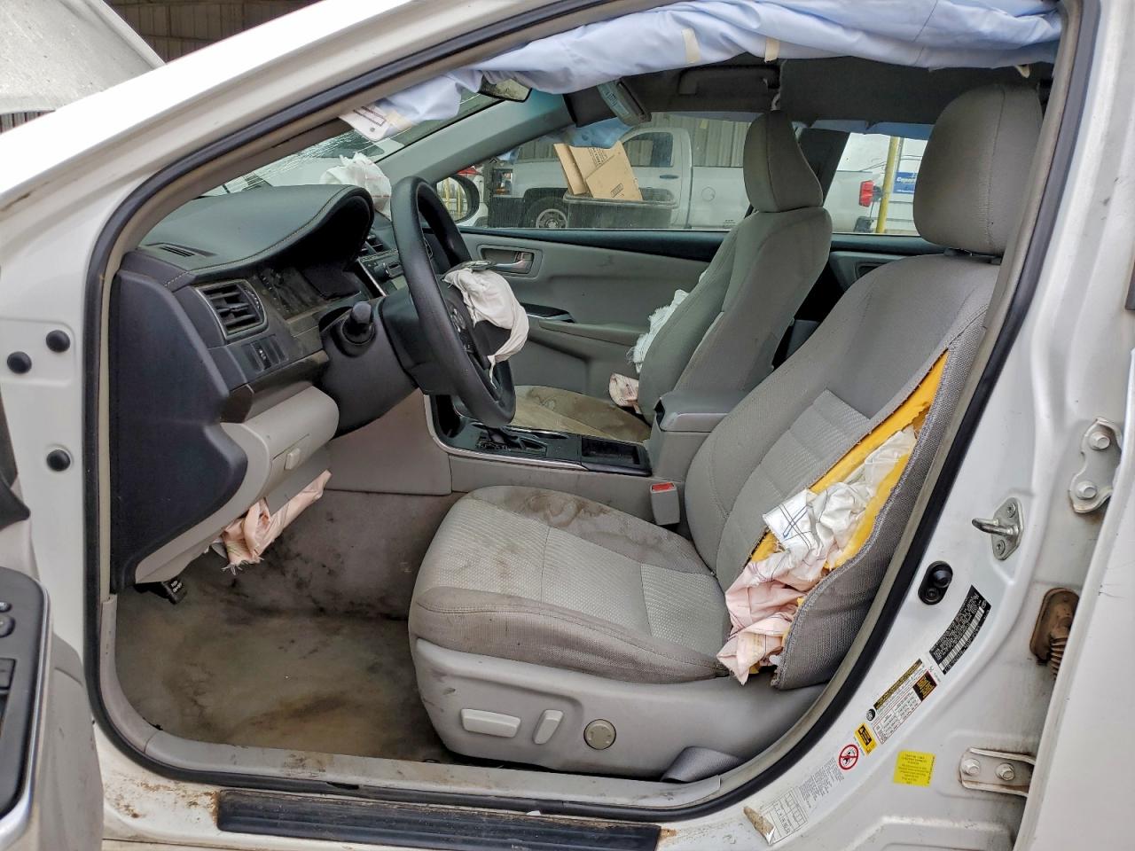 2015 TOYOTA CAMRY LE photo 7