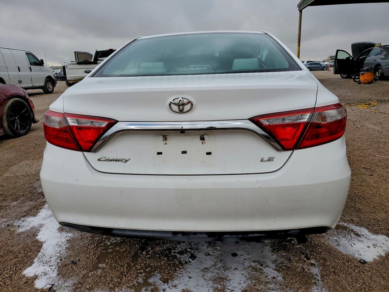 2015 TOYOTA CAMRY LE photo 6