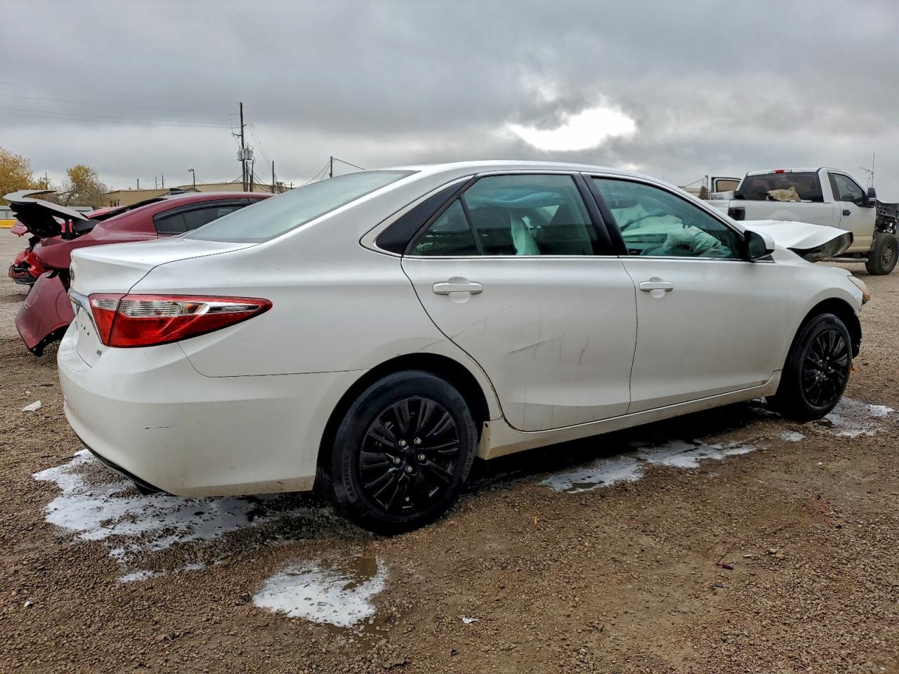 2015 TOYOTA CAMRY LE photo 3