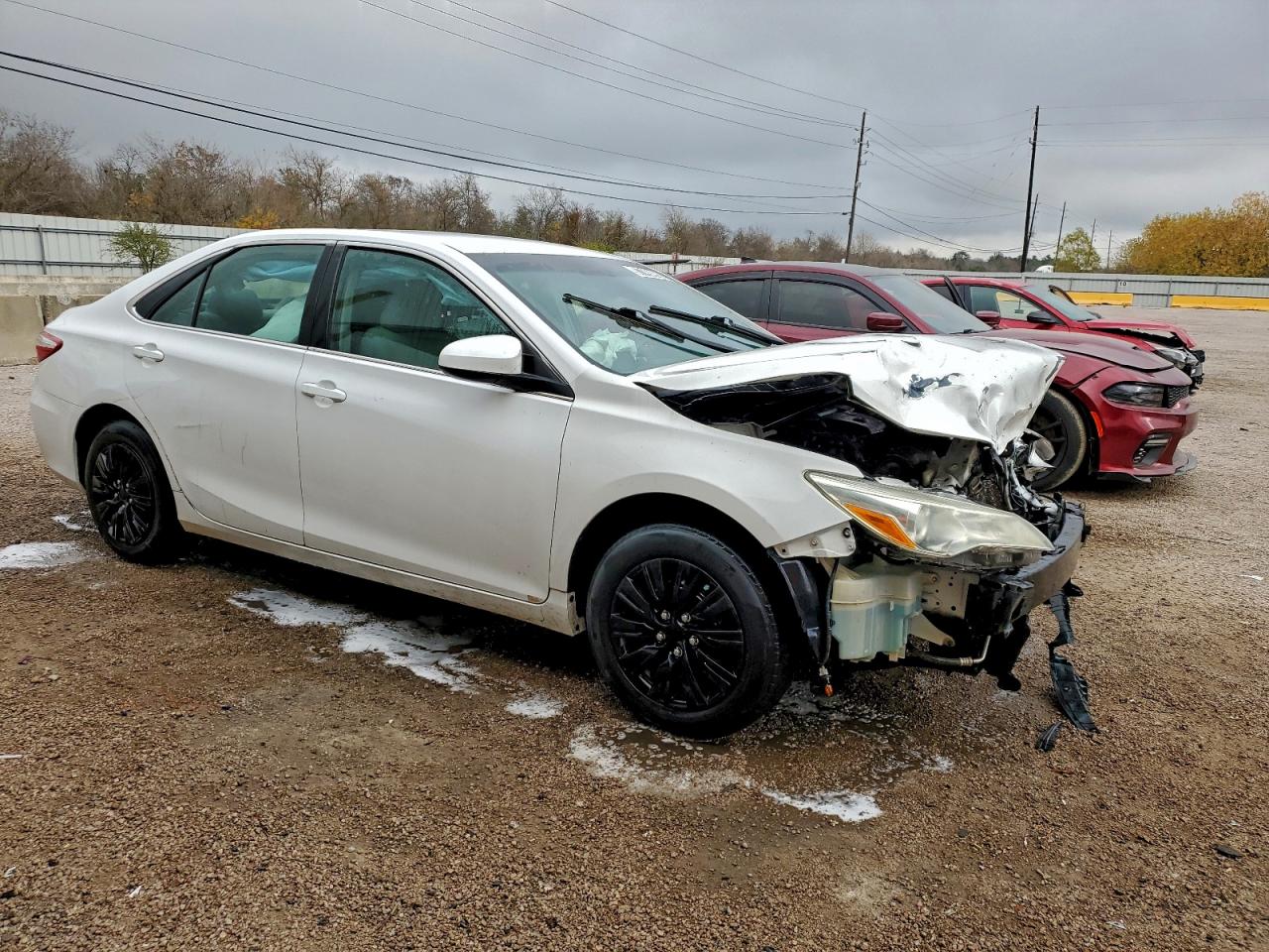 2015 TOYOTA CAMRY LE photo 4