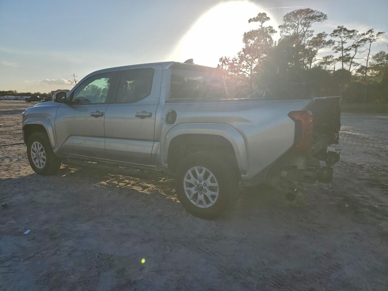 2025 TOYOTA TACOMA DOUBLE CAB photo 4