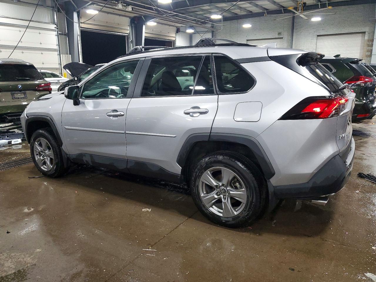 2024 TOYOTA RAV4 XLE photo 2