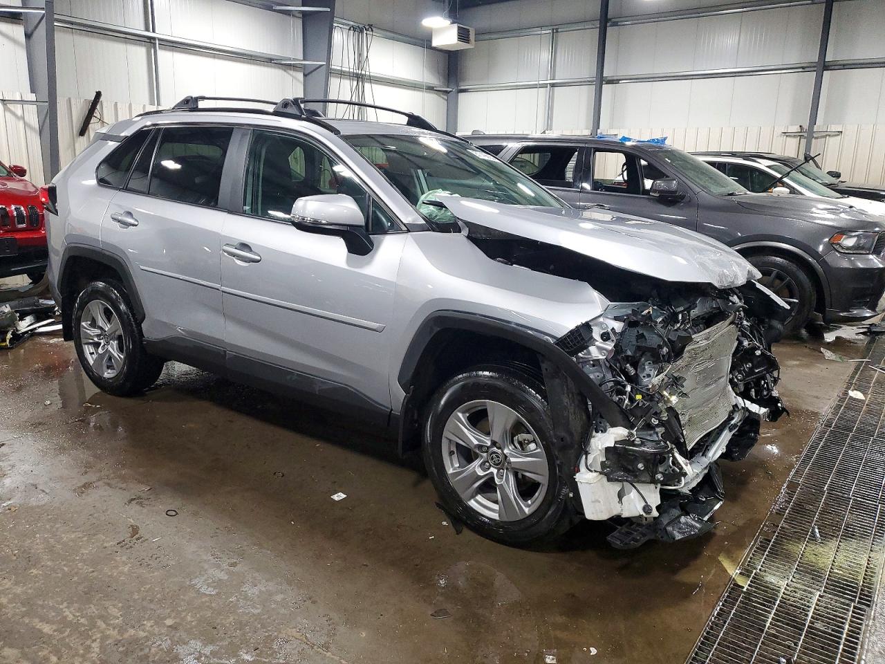 2024 TOYOTA RAV4 XLE photo 4