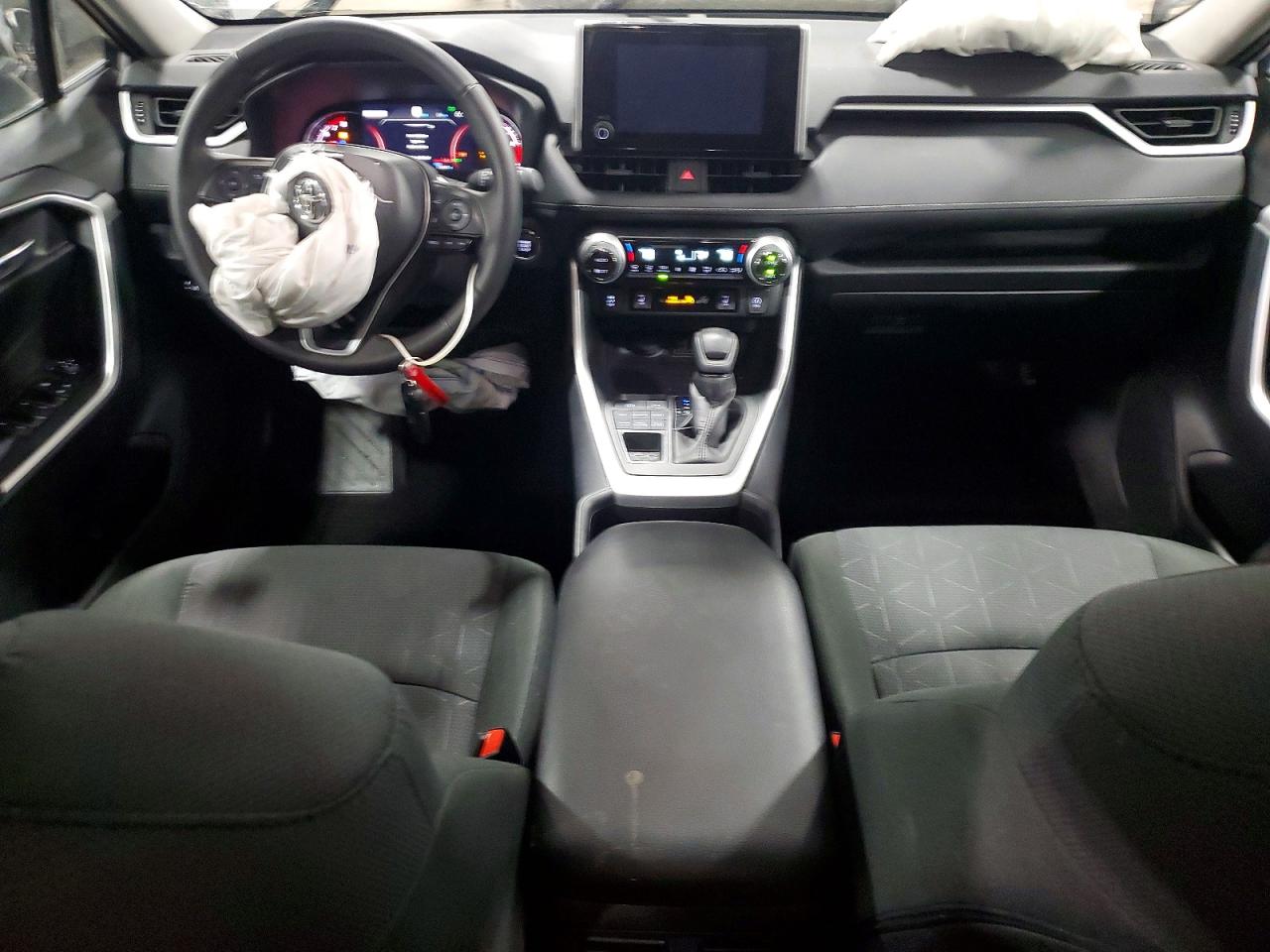 2024 TOYOTA RAV4 XLE photo 8
