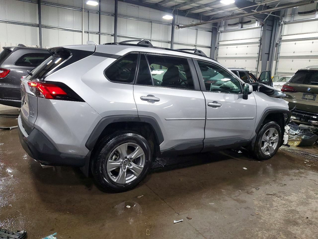 2024 TOYOTA RAV4 XLE photo 3