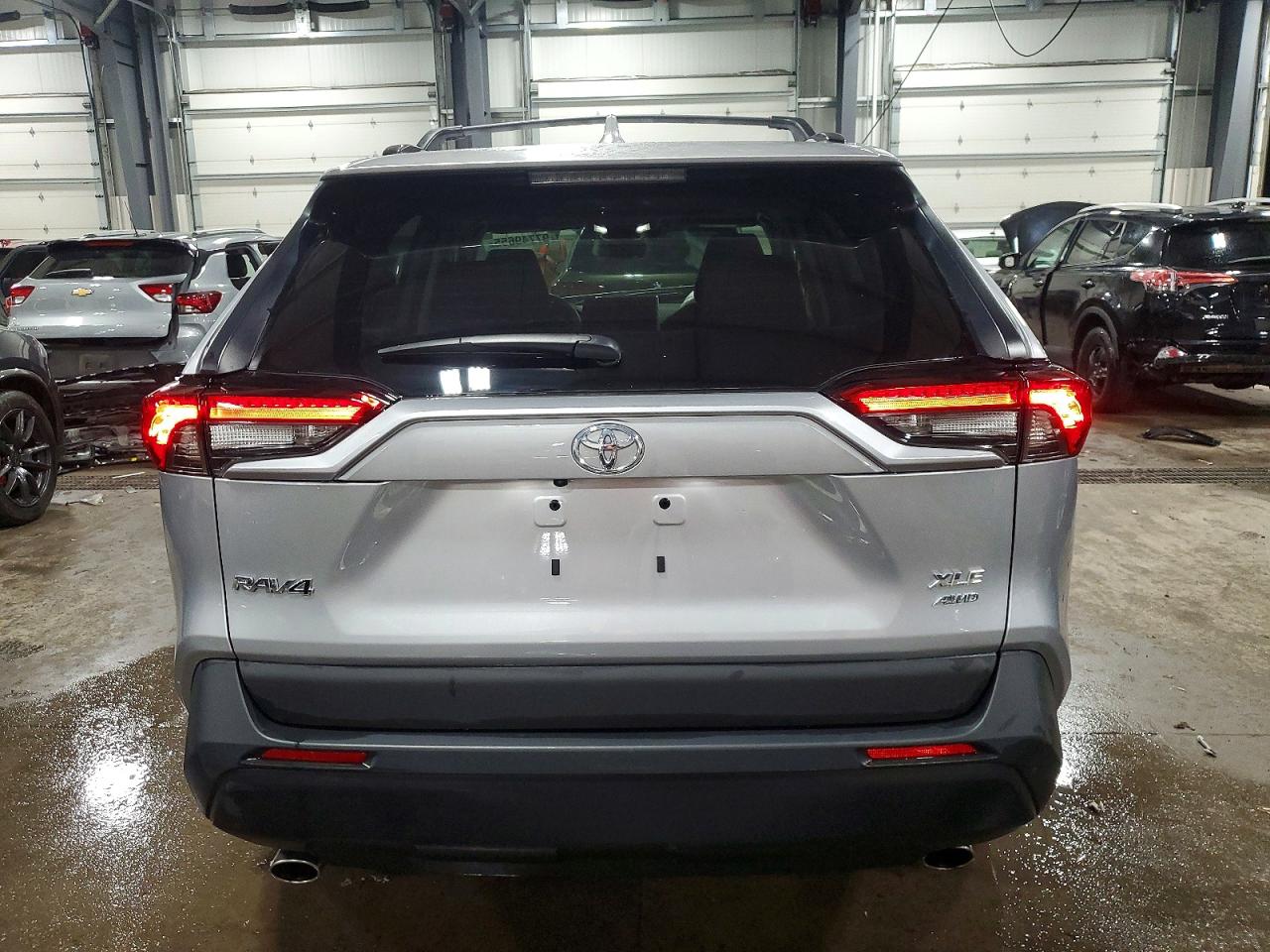 2024 TOYOTA RAV4 XLE photo 6