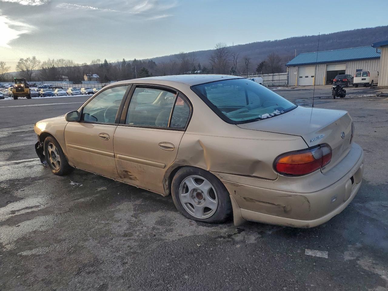 2001 CHEVROLET MALIBU LS photo 2