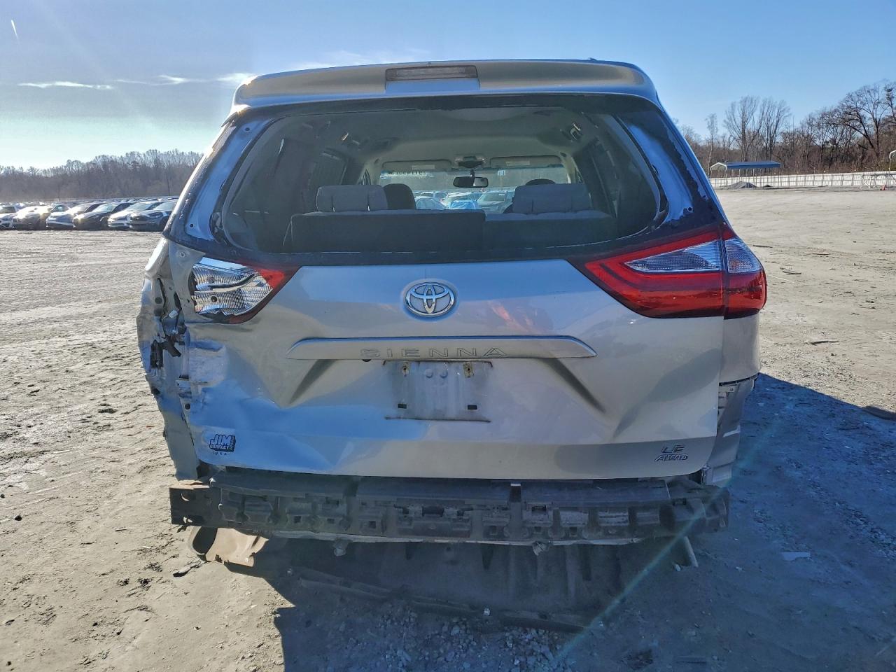 2015 TOYOTA SIENNA photo 6