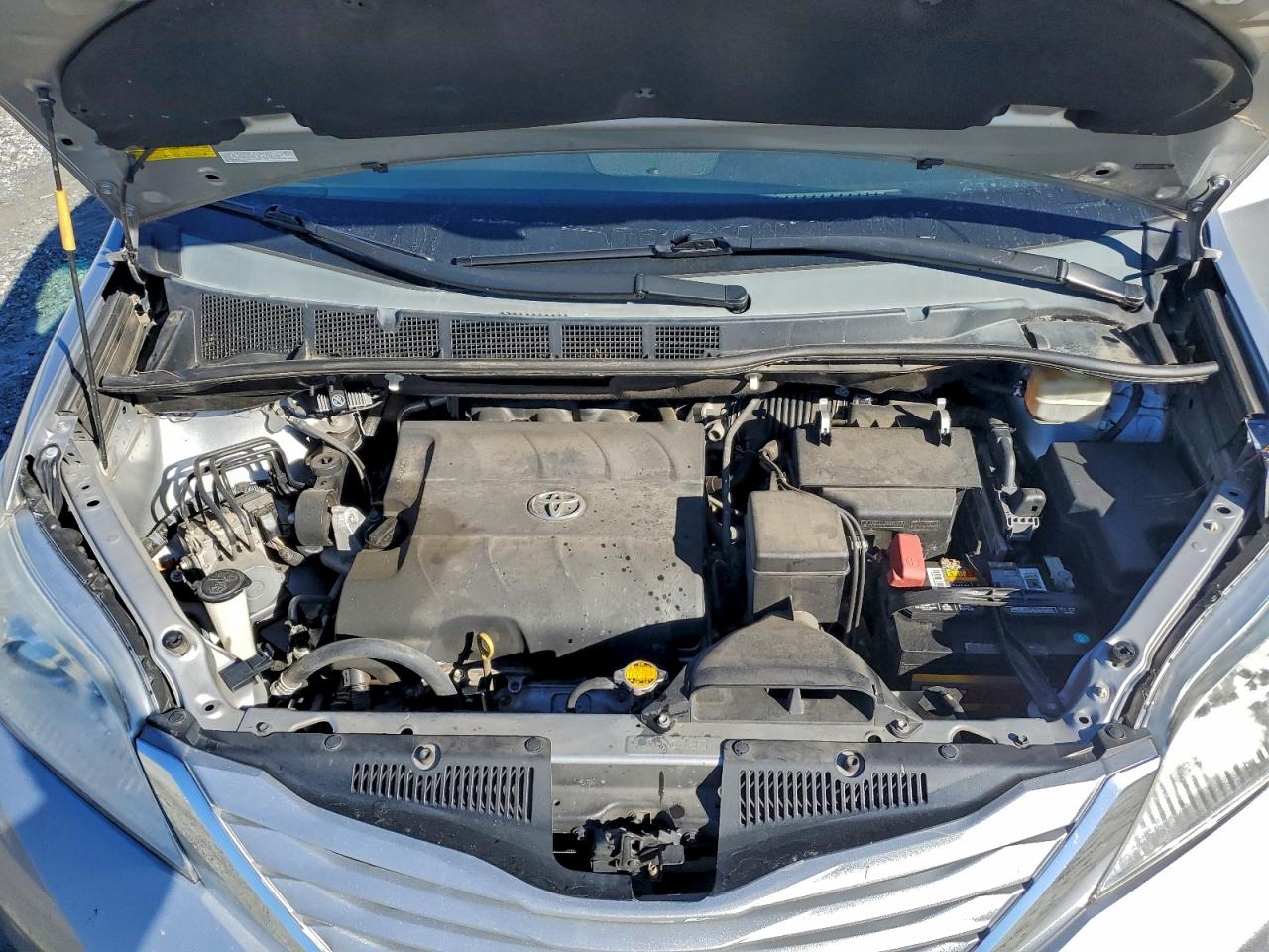 2015 TOYOTA SIENNA photo 12