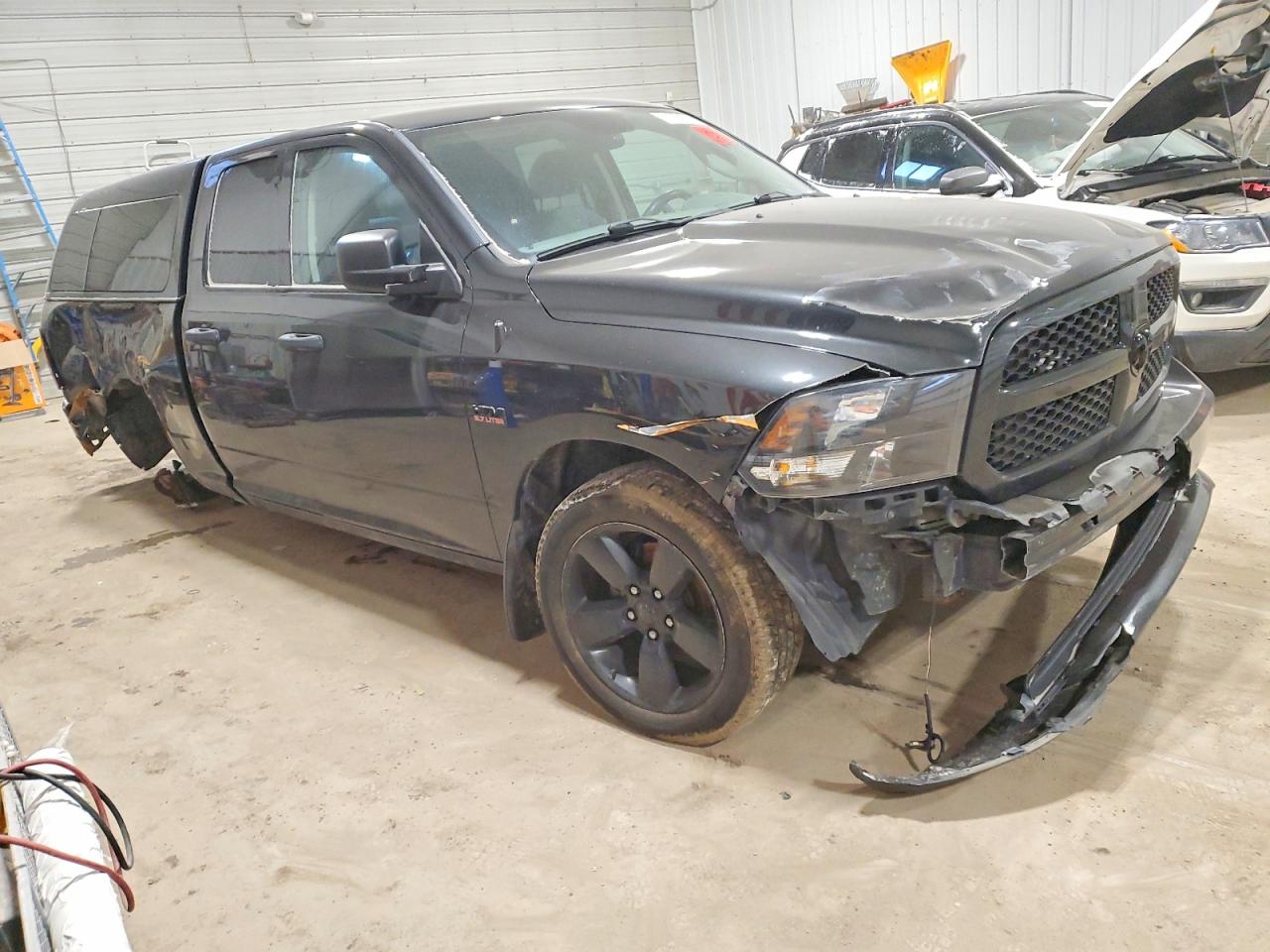 2017 RAM 1500 ST photo 4