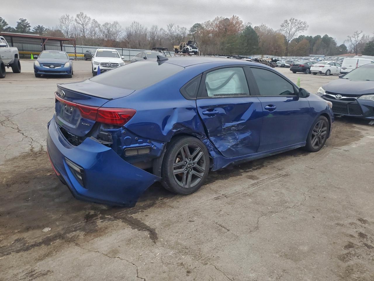 2021 KIA FORTE GT LINE photo 3