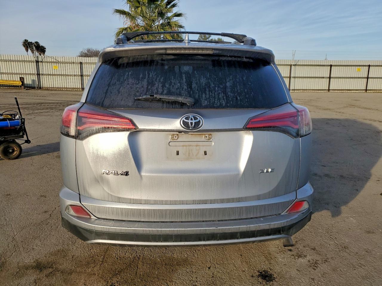 2017 TOYOTA RAV4 XLE photo 6