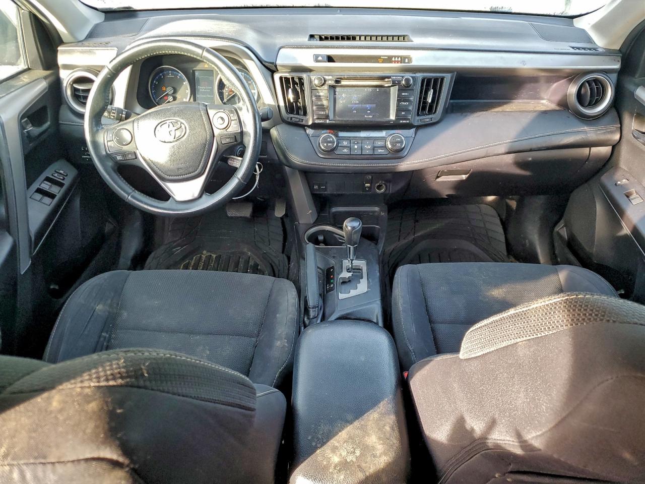 2017 TOYOTA RAV4 XLE photo 8