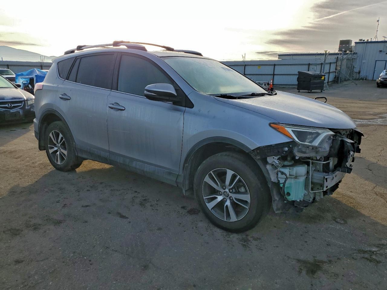 2017 TOYOTA RAV4 XLE photo 4