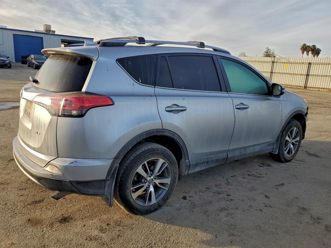 2017 TOYOTA RAV4 XLE photo 3