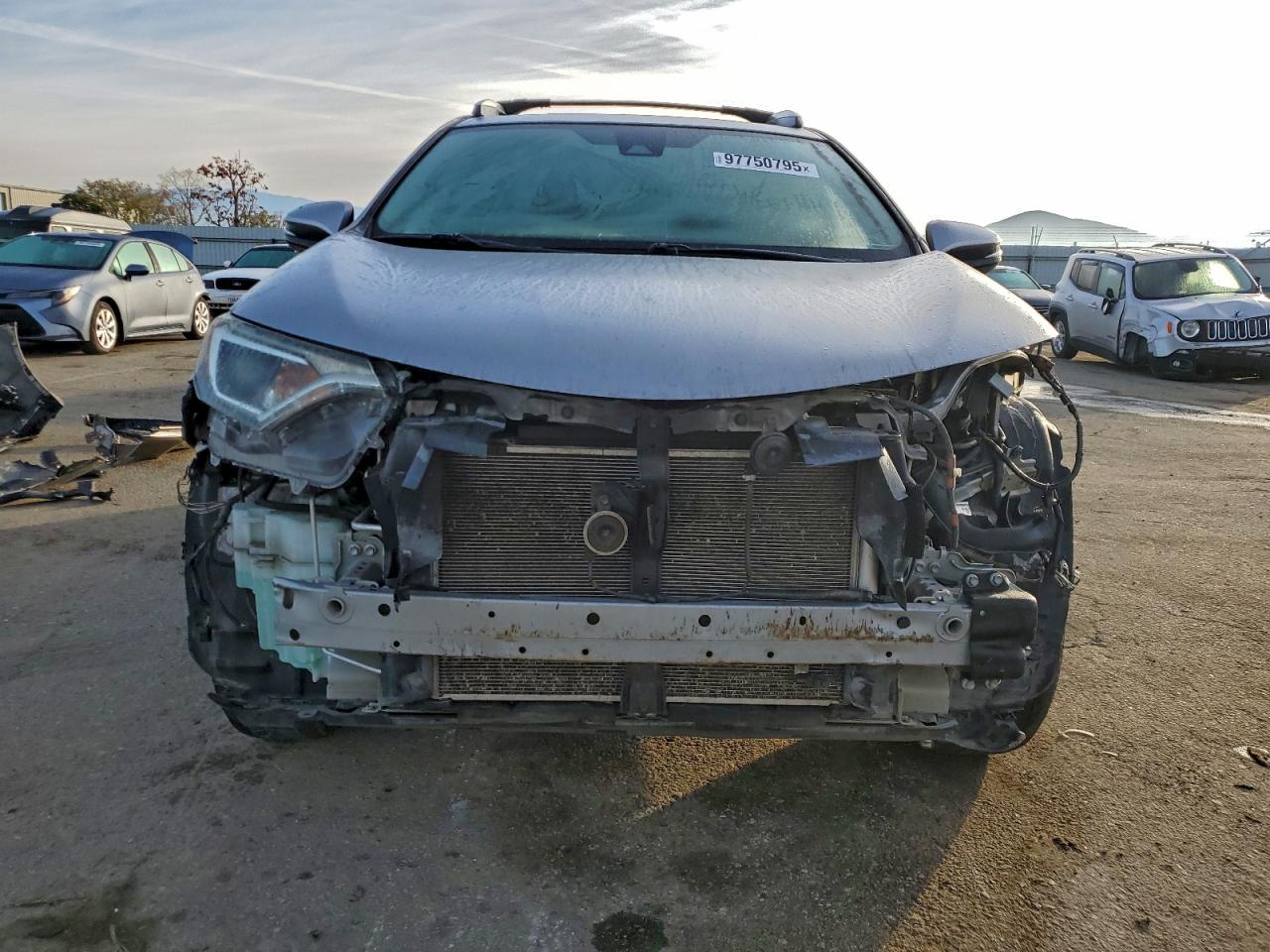 2017 TOYOTA RAV4 XLE photo 5