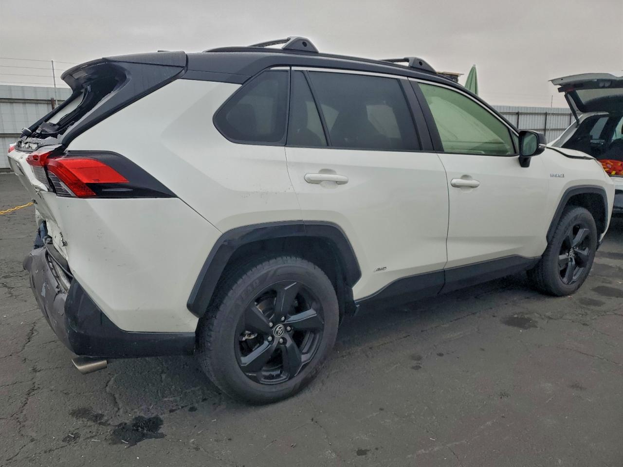 2021 TOYOTA RAV4 XSE photo 3