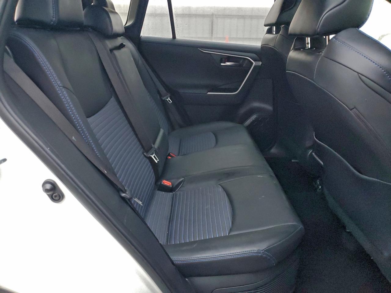 2021 TOYOTA RAV4 XSE photo 11