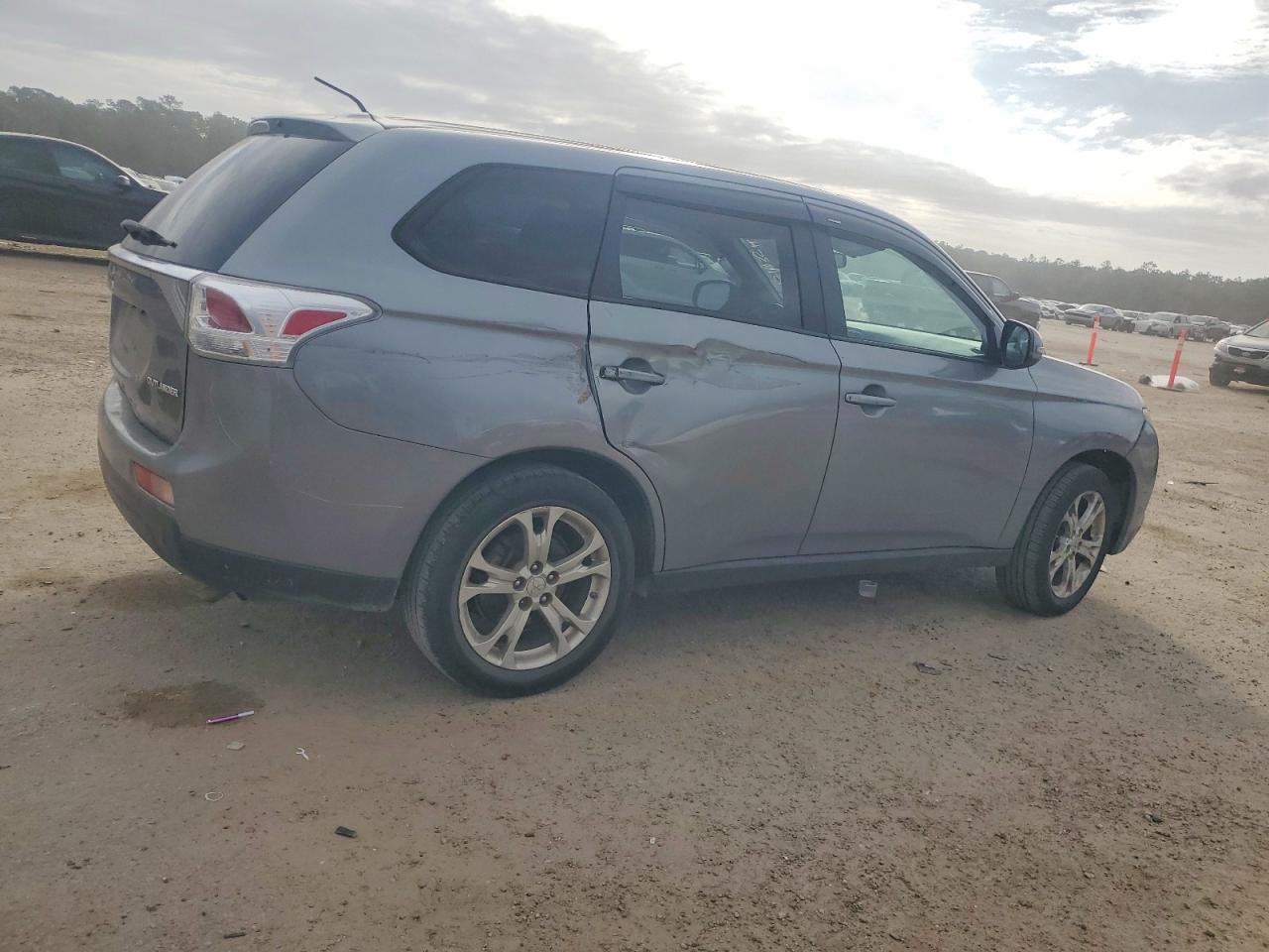 2014 MITSUBISHI OUTLANDER SE photo 3