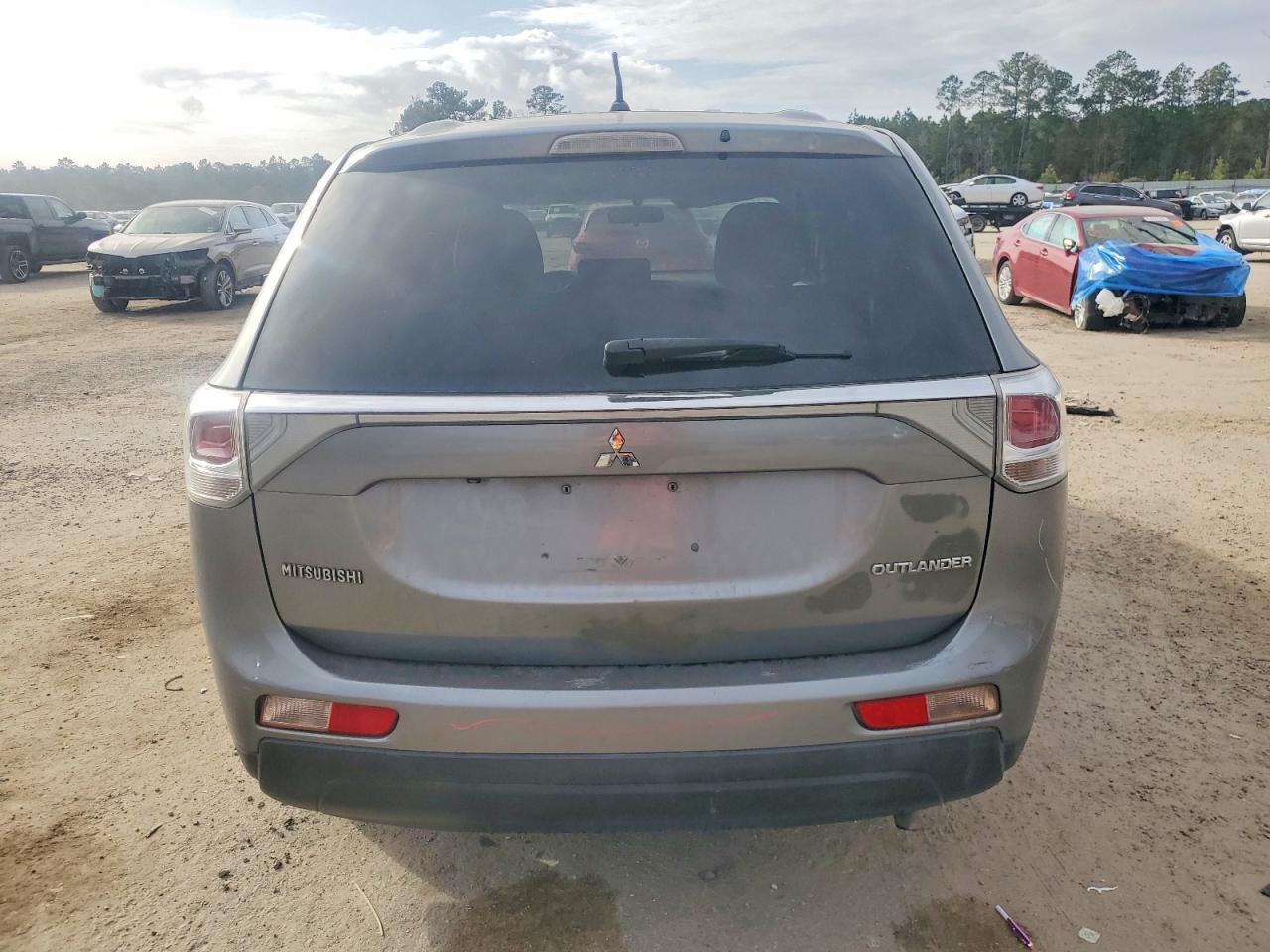 2014 MITSUBISHI OUTLANDER SE photo 6