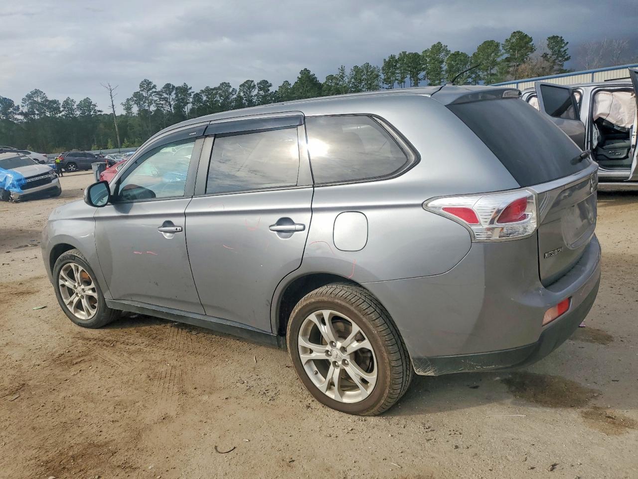 2014 MITSUBISHI OUTLANDER SE photo 2