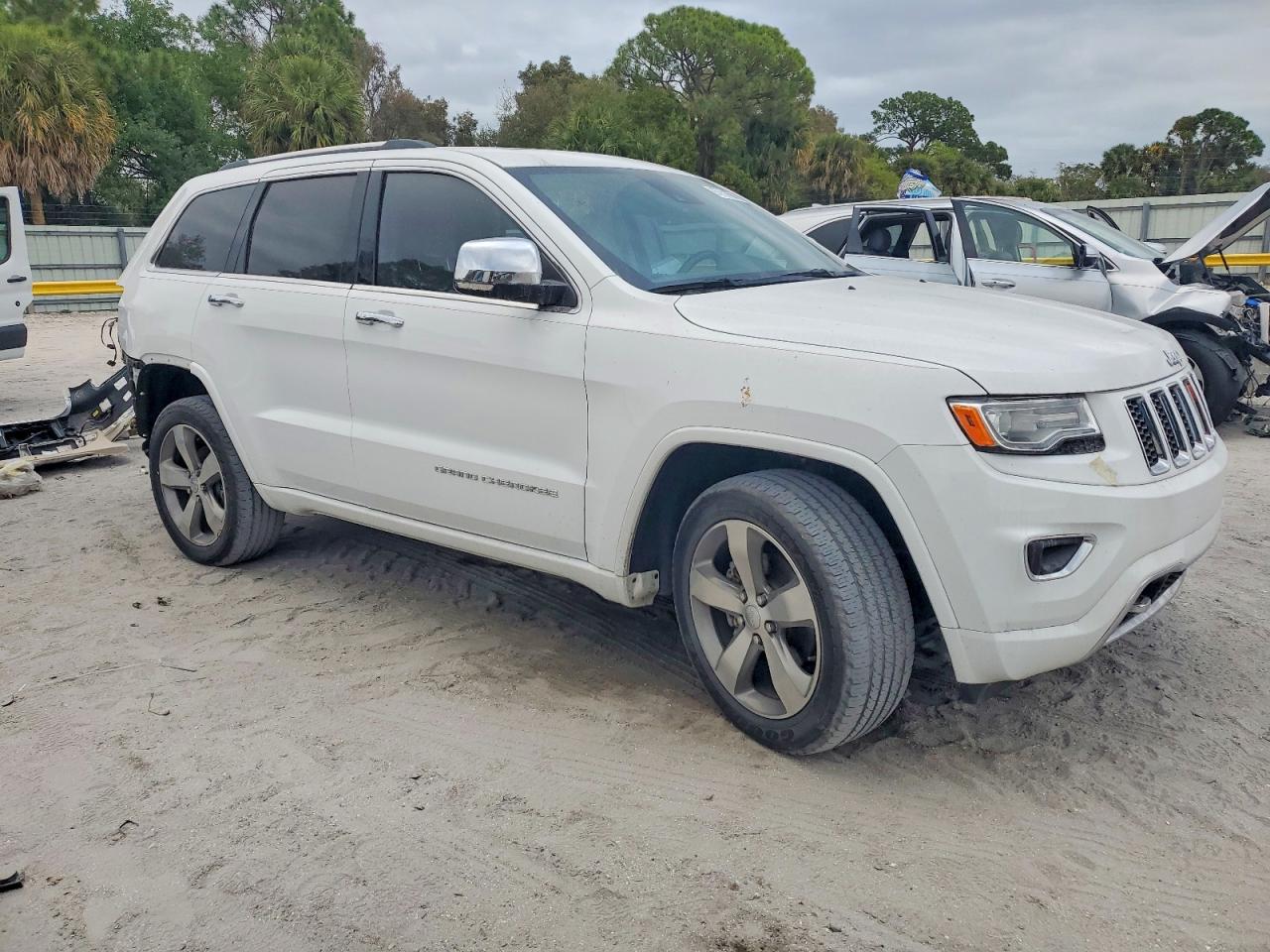 2015 JEEP GRAND CHEROKEE OVERLAND photo 4