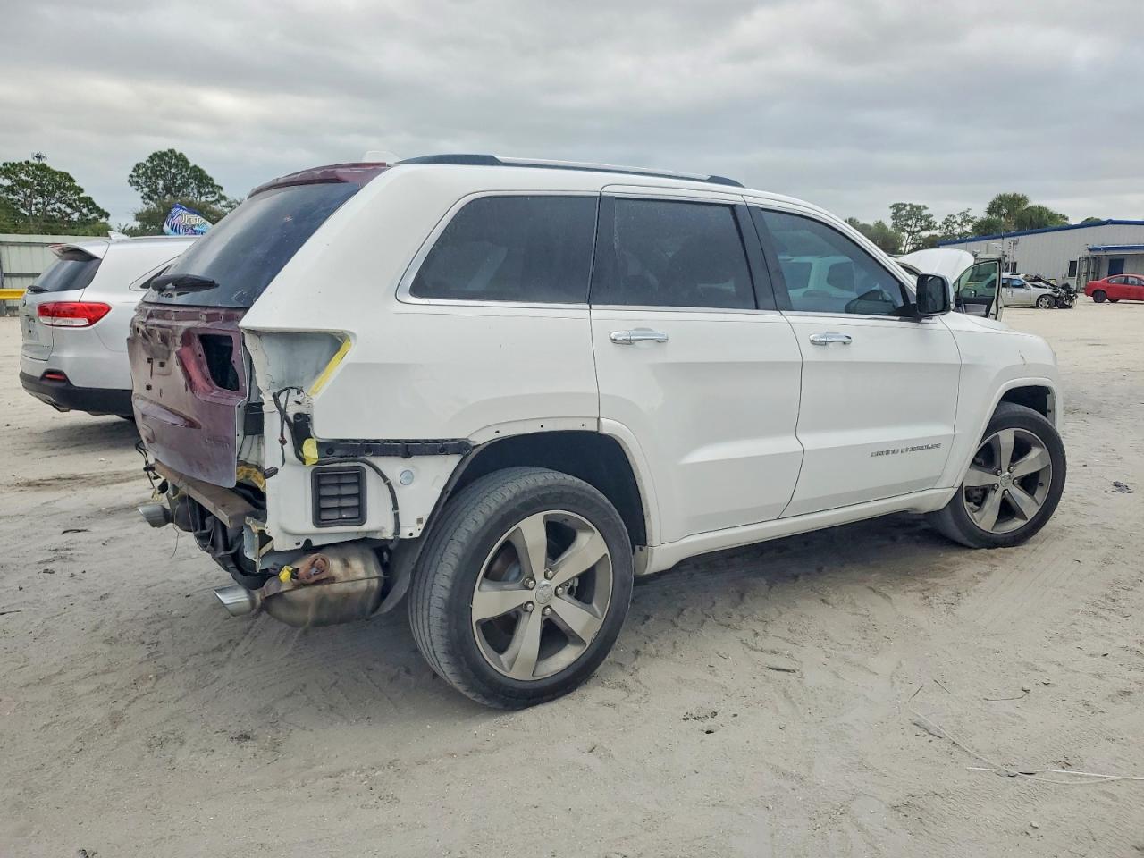 2015 JEEP GRAND CHEROKEE OVERLAND photo 3