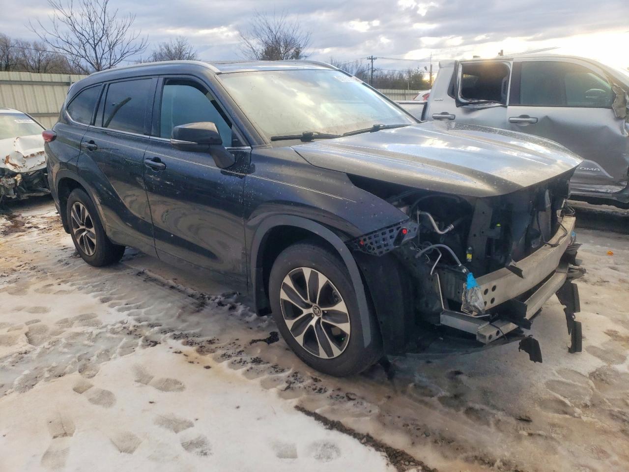 2022 TOYOTA HIGHLANDER XLE photo 4