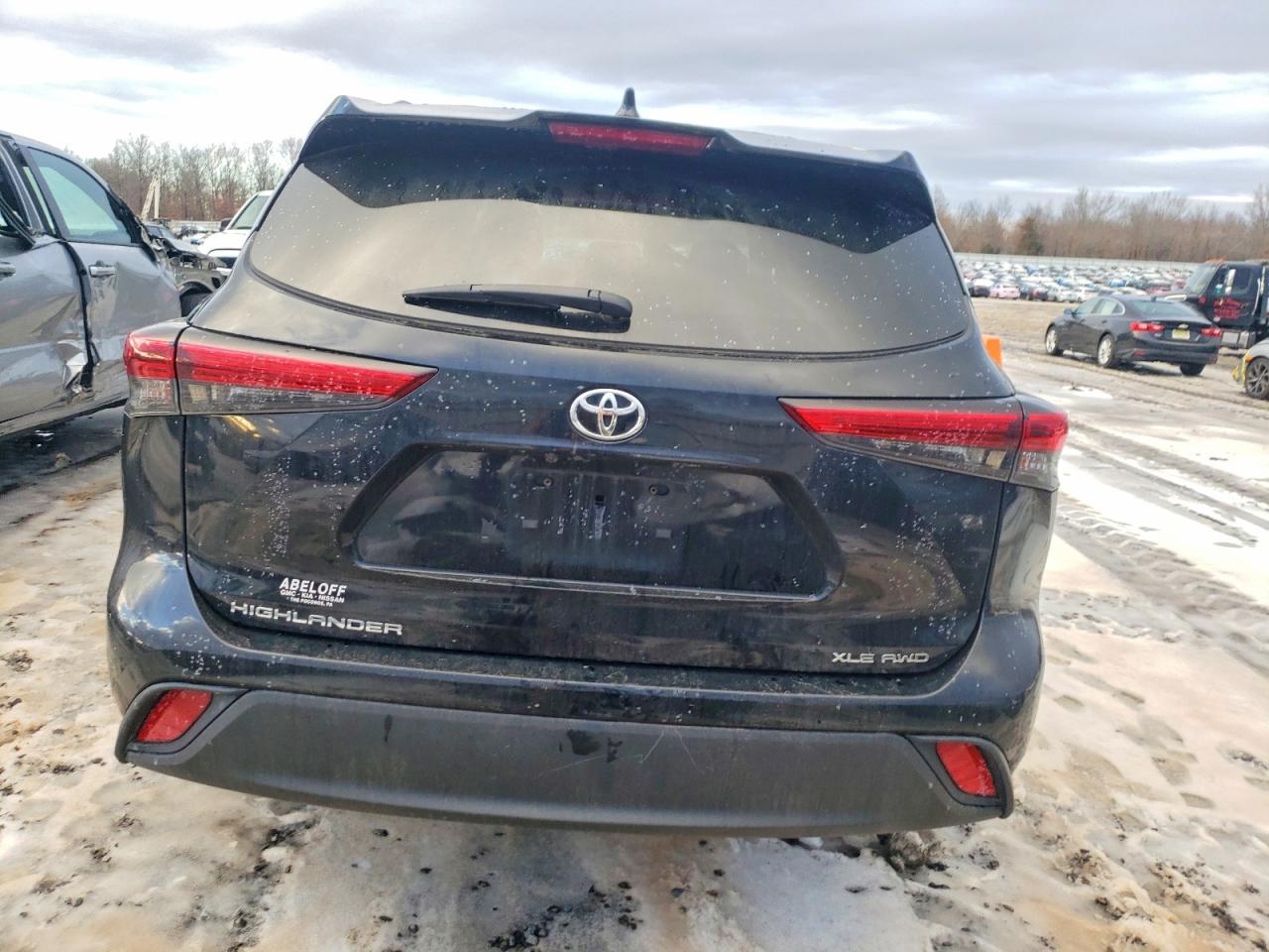 2022 TOYOTA HIGHLANDER XLE photo 6