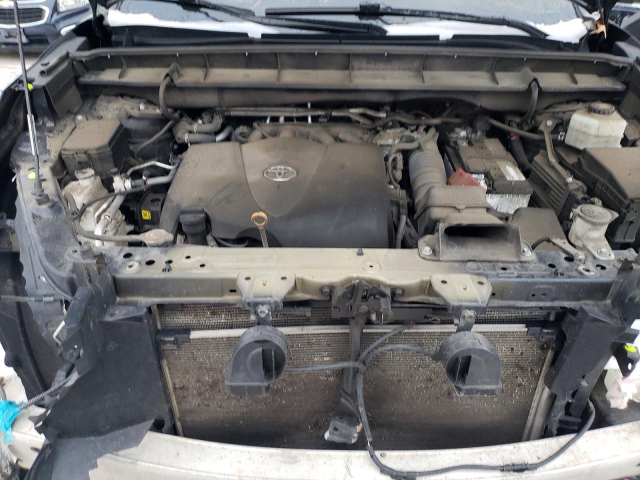 2022 TOYOTA HIGHLANDER XLE photo 12