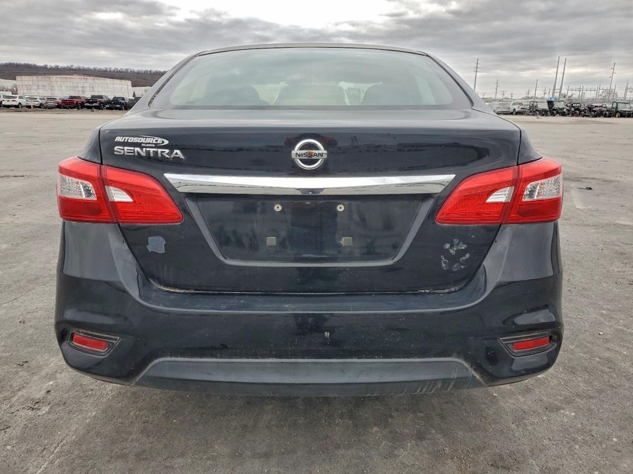 2016 NISSAN SENTRA S photo 6