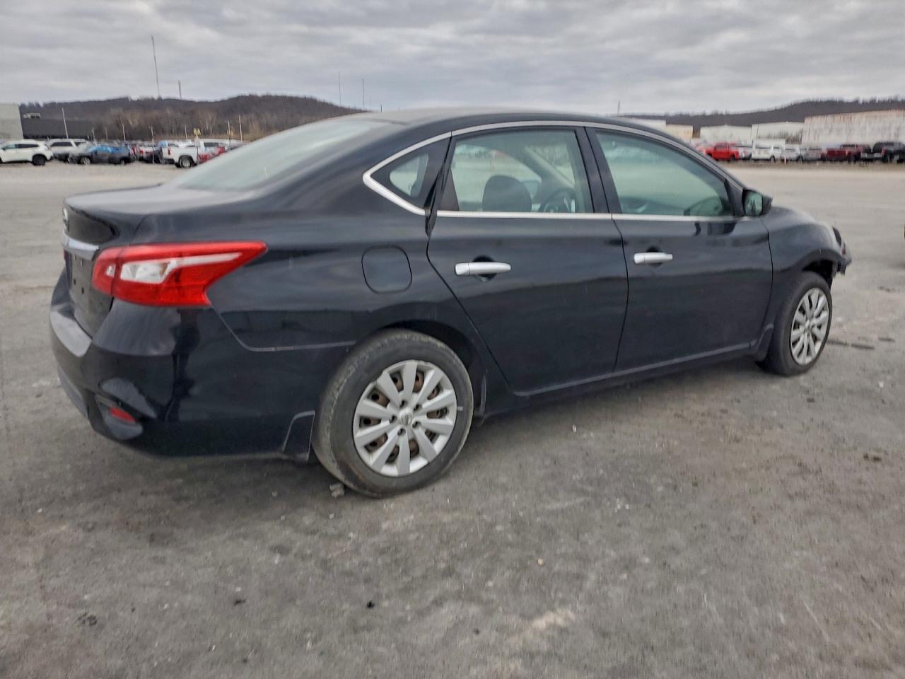 2016 NISSAN SENTRA S photo 3