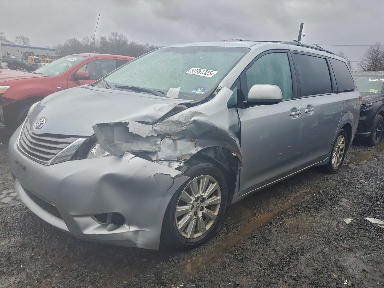 2013 TOYOTA SIENNA