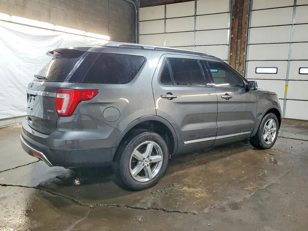 2016 FORD EXPLORER XLT photo 3