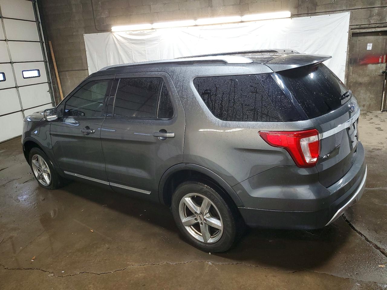 2016 FORD EXPLORER XLT photo 2