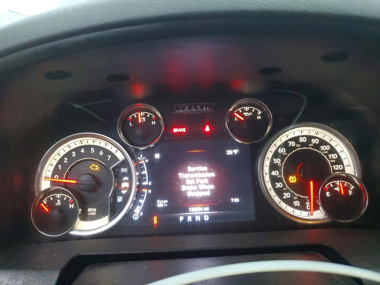 2016 RAM 1500 SLT photo 17